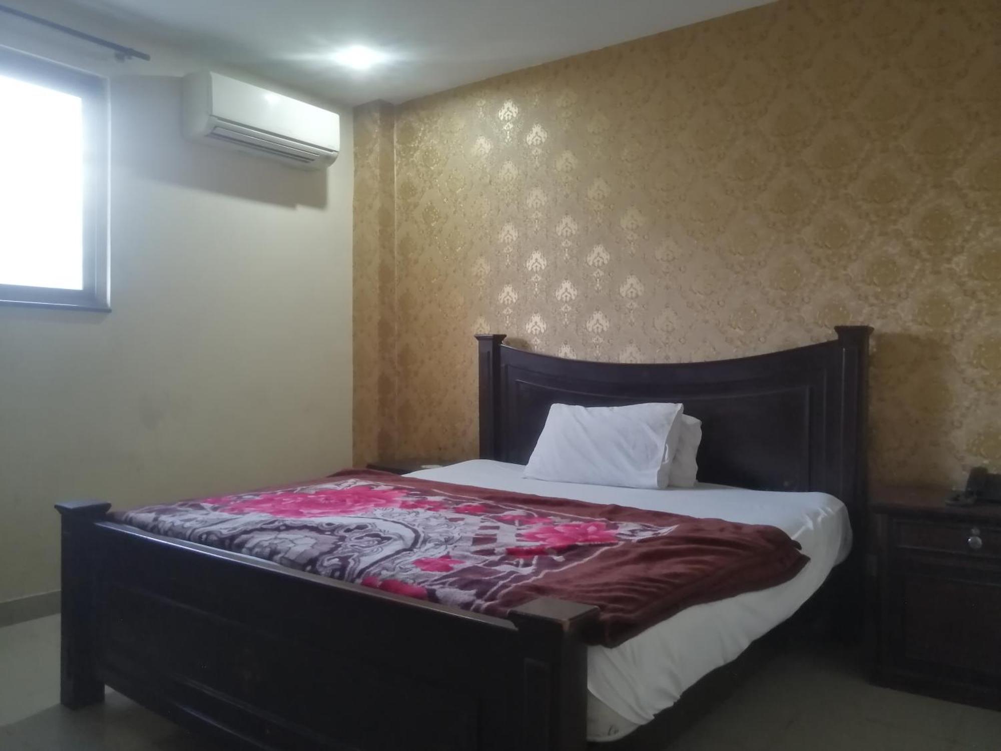 Fortville Hotel Лахор Екстер'єр фото
