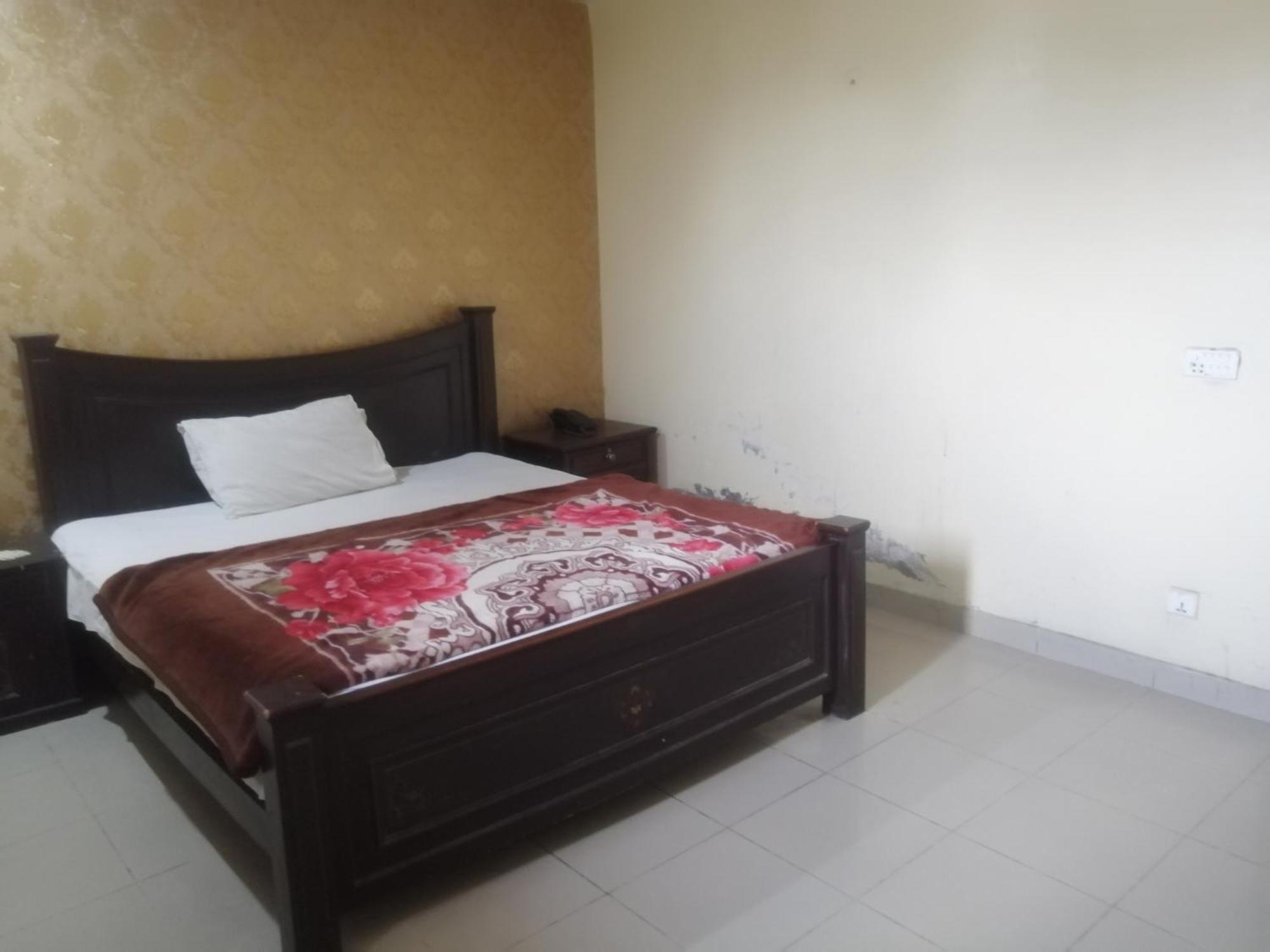Fortville Hotel Лахор Екстер'єр фото