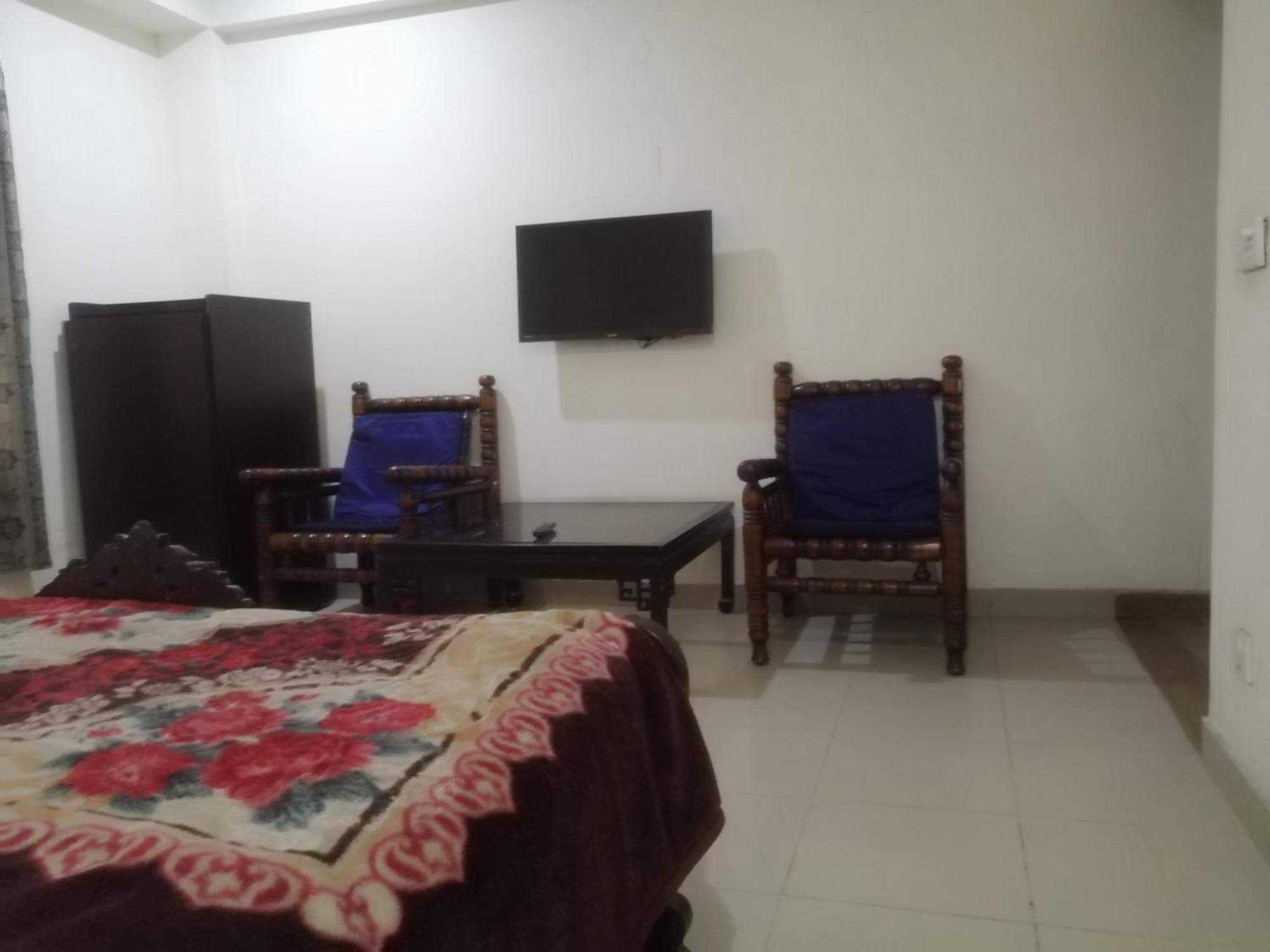 Fortville Hotel Лахор Екстер'єр фото