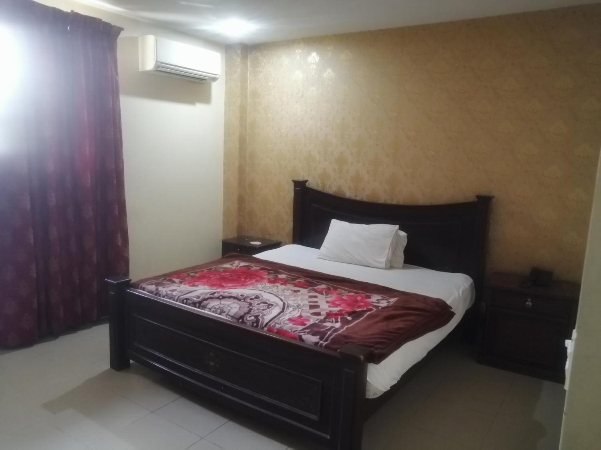 Fortville Hotel Лахор Екстер'єр фото