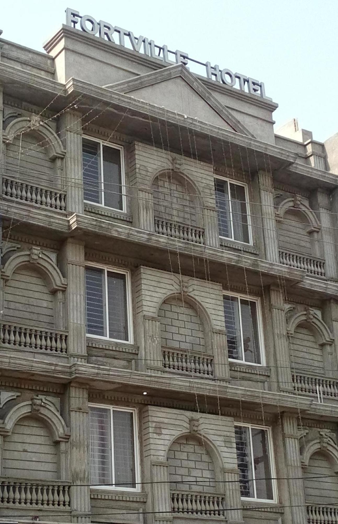 Fortville Hotel Лахор Екстер'єр фото