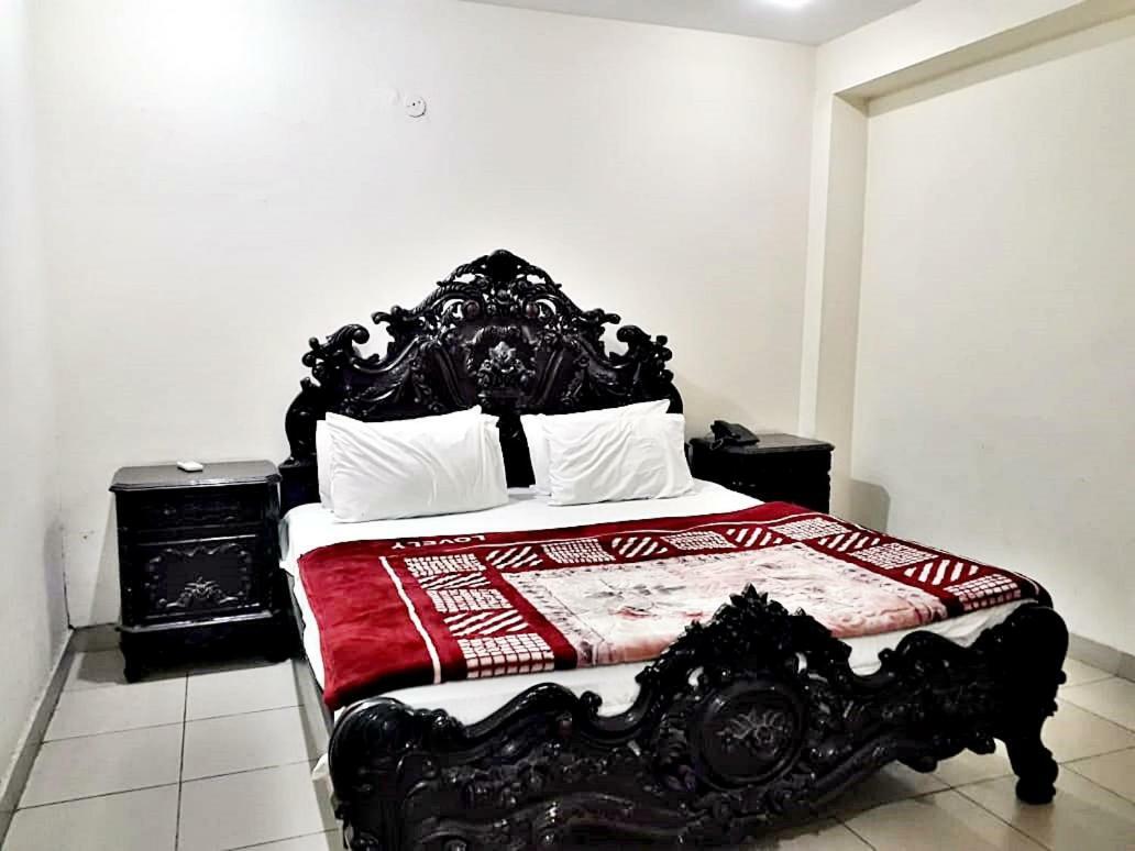 Fortville Hotel Лахор Екстер'єр фото