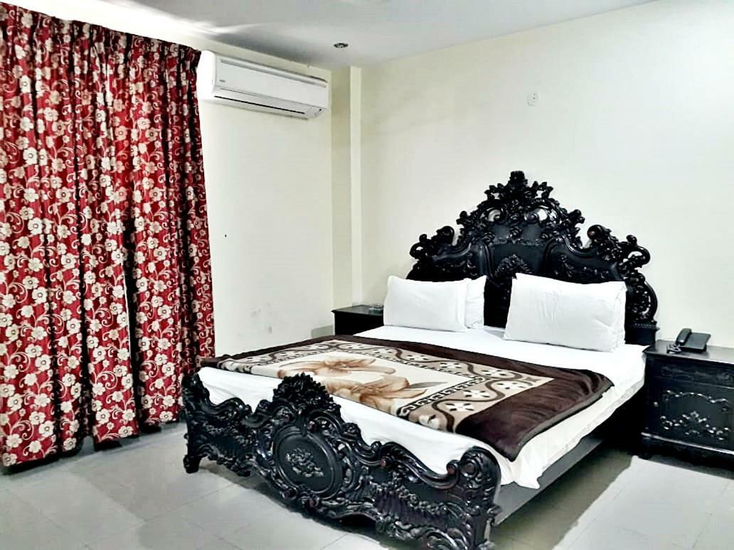 Fortville Hotel Лахор Екстер'єр фото