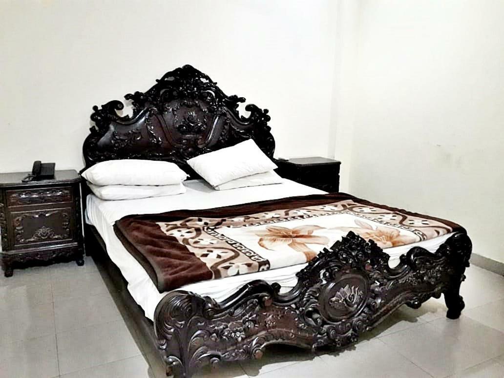 Fortville Hotel Лахор Екстер'єр фото