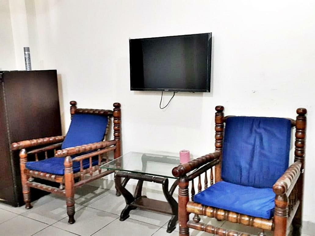 Fortville Hotel Лахор Екстер'єр фото
