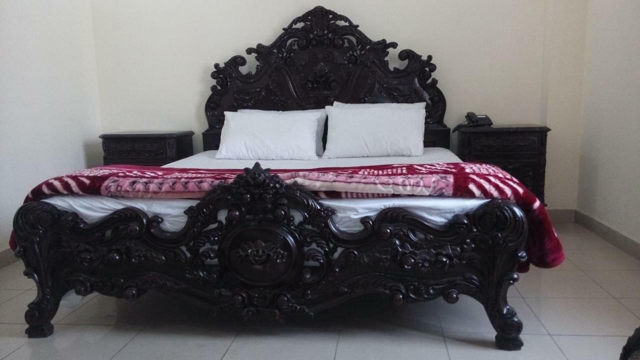 Fortville Hotel Лахор Екстер'єр фото