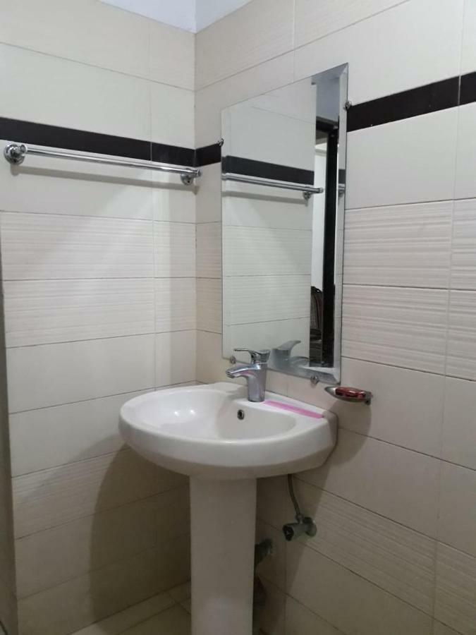 Fortville Hotel Лахор Екстер'єр фото